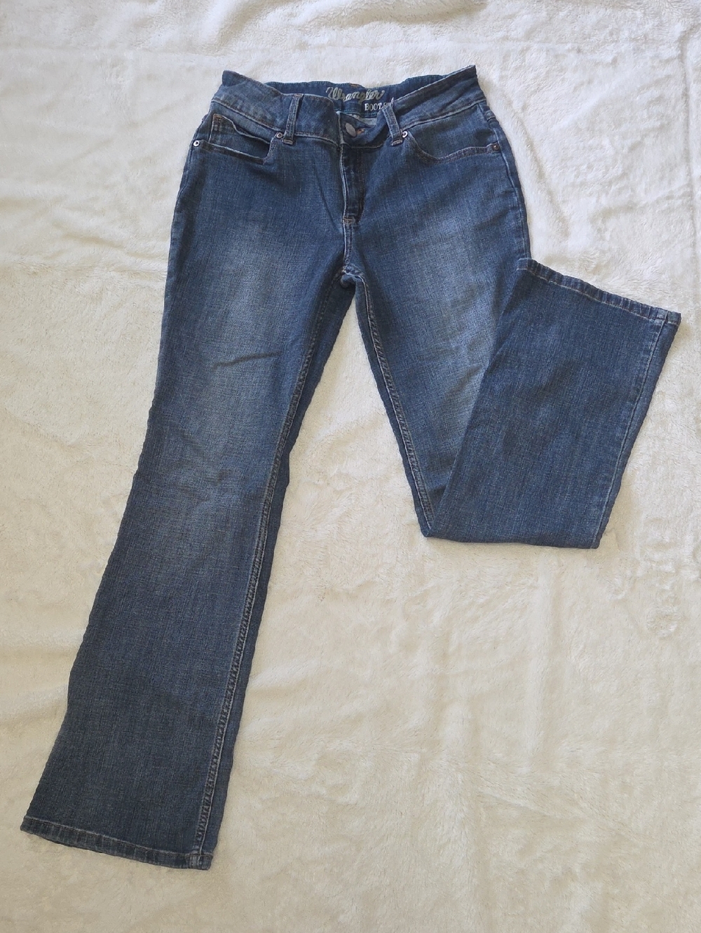 Wrangler Women's Medium To Dark Blue Bootcut Jeans